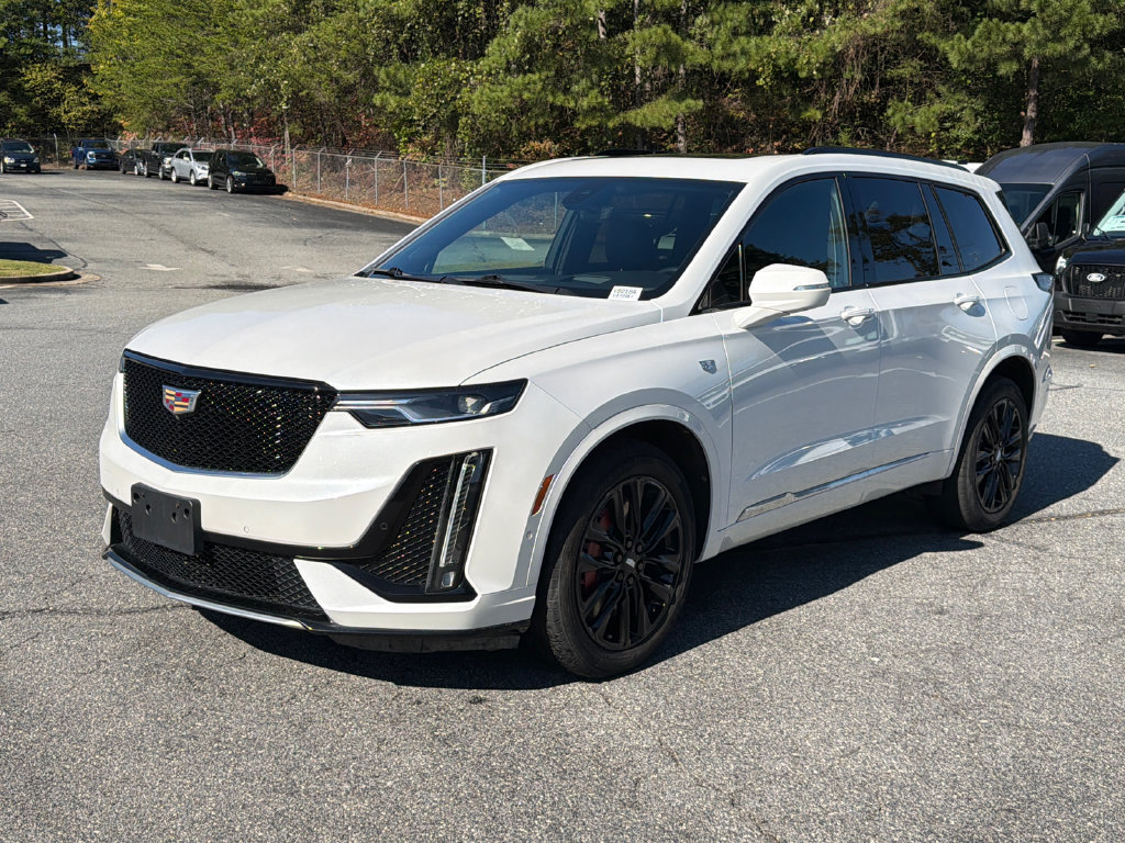 Used 2022 Cadillac XT6 Sport w/ Technology Package AWD/4WD image 3