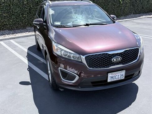 Used 2016 Kia Sorento LX w/ LX Convenience Package image 2