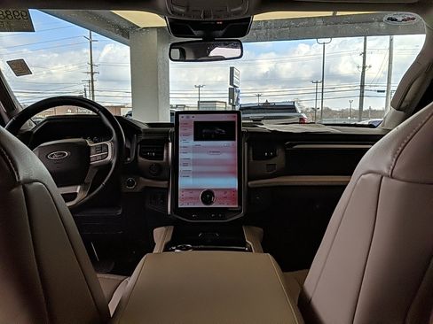 Used 2023 Ford Expedition Limited image 15