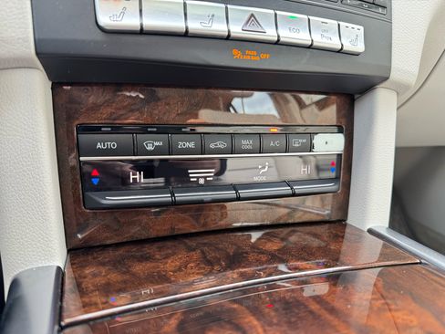 Used 2014 Mercedes-Benz E 350 4MATIC Wagon image 25