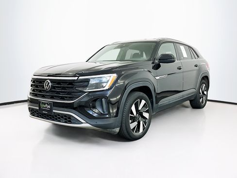 Used 2025 Volkswagen Atlas Cross Sport SE image 3