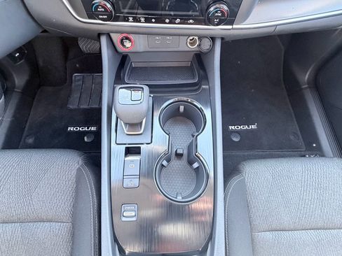Used 2025 Nissan Rogue SV image 17