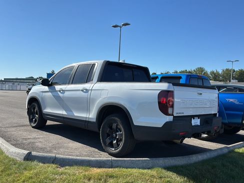 Used 2025 Honda Ridgeline Black Edition image 3