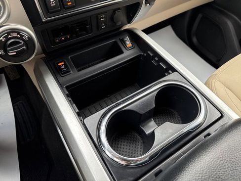 Used 2017 Nissan Titan SV image 36