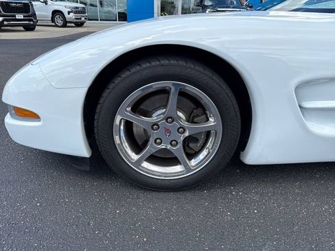 Used 2004 Chevrolet Corvette Convertible w/ Preferred Equipment Group RWD image 30
