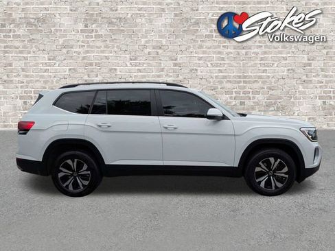 Certified 2025 Volkswagen Atlas SE FWD image 3