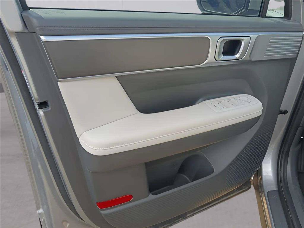 Used 2025 Hyundai Santa Fe SEL FWD image 7