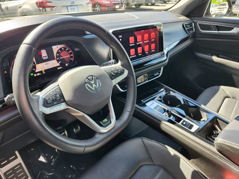 Certified 2024 Volkswagen Atlas Cross Sport SEL R-Line AWD/4WD image 7