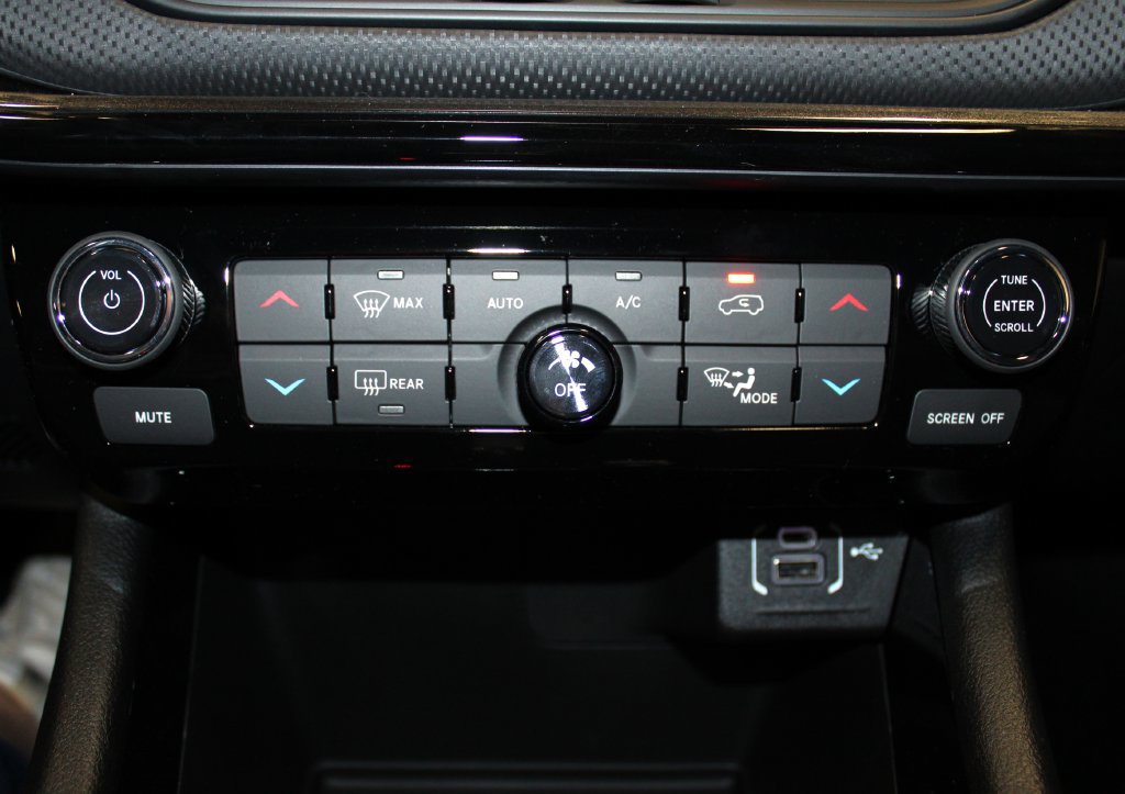New 2026 Jeep Compass Limited AWD/4WD image 19