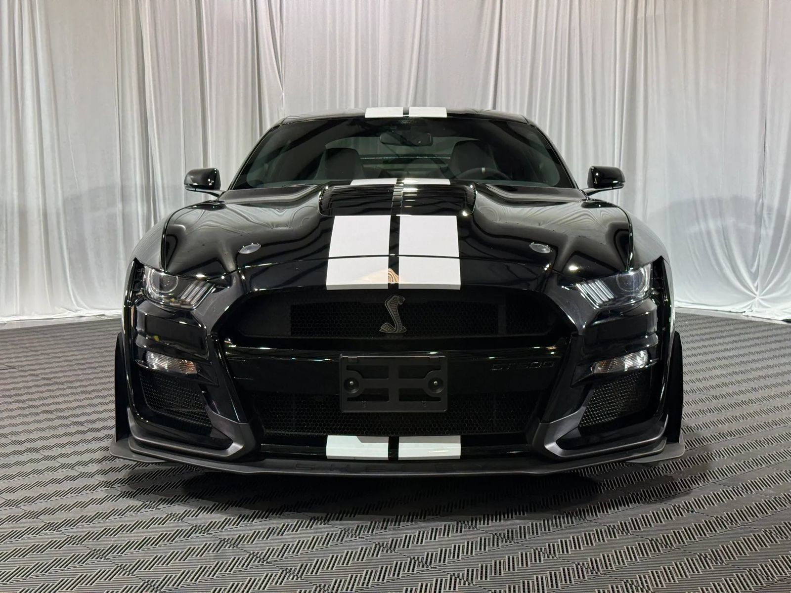 Used 2022 Ford Mustang Shelby GT500 w/ Carbon Fiber Track Pack RWD image 4