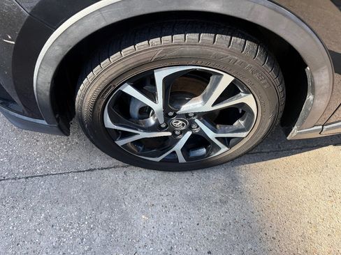 Used 2018 Toyota C-HR XLE FWD image 10