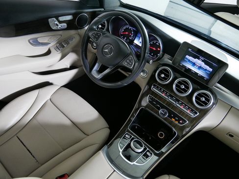 Used 2018 Mercedes-Benz C 300 4MATIC Sedan image 9
