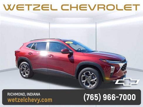 Used 2025 Chevrolet Trax LT w/ Driver Confidence Package FWD image 1