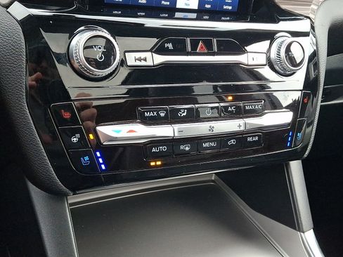 Certified 2023 Ford Explorer Limited w/ Limited Technology Package AWD/4WD image 18