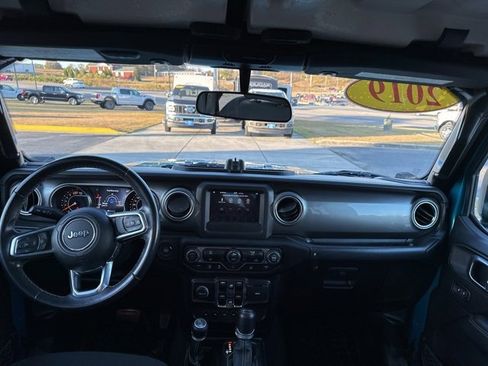 Used 2019 Jeep Wrangler Unlimited Sahara image 18