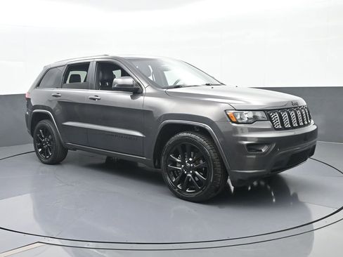 Used 2019 Jeep Grand Cherokee Altitude image 8