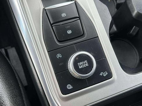 Used 2020 Ford Explorer XLT w/ Equipment Group 202A AWD/4WD image 31
