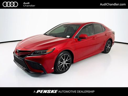 Used 2021 Toyota Camry SE w/ Carpet Mat Package (TMS) image 1