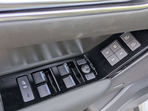 New 2026 Land Rover Range Rover Velar S AWD/4WD image 12