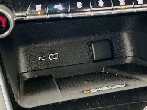 Used 2025 Chevrolet Traverse LT image 20