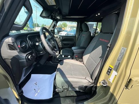 Used 2025 Jeep Wrangler Unlimited Rubicon w/ Convenience Group AWD/4WD image 14