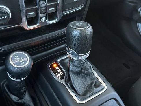Certified 2022 Jeep Gladiator Sport AWD/4WD image 5