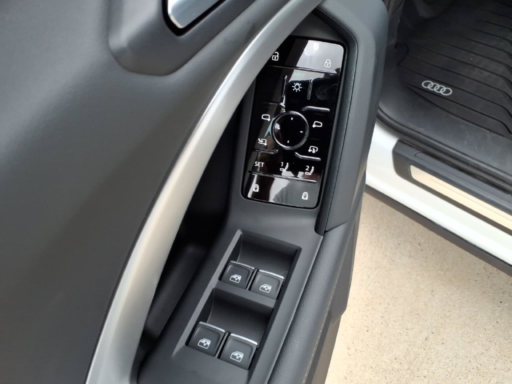 Used 2025 Audi Q5 Premium w/ Convenience Package AWD/4WD image 24