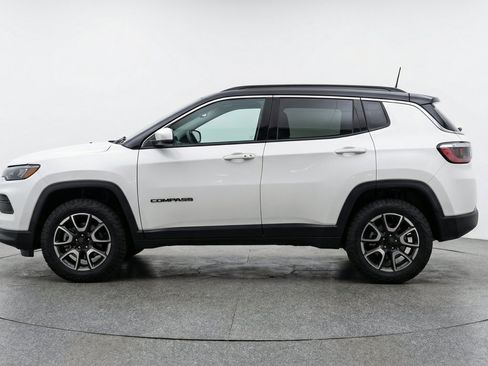 Used 2025 Jeep Compass Trailhawk AWD/4WD image 5