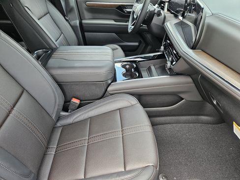 New 2026 Chevrolet Tahoe High Country AWD/4WD image 10