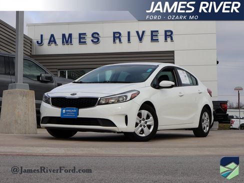 Used 2017 Kia Forte LX image 1