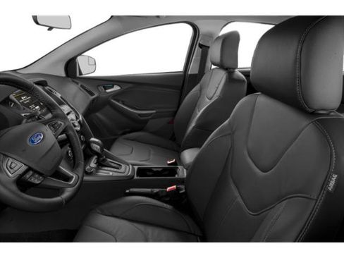 Used 2015 Ford Focus SE w/ Equipment Group 201A FWD image 12