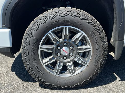Certified 2025 GMC Sierra 1500 AT4 AWD/4WD image 11