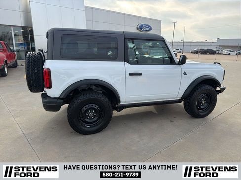 Used 2022 Ford Bronco Black Diamond image 3