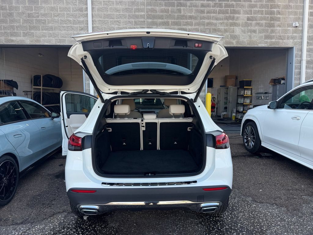Certified 2022 Mercedes-Benz GLA 250 w/ Premium Package Lite image 23