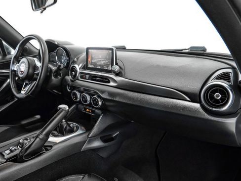 Used 2017 FIAT 124 Spider Classica RWD image 10