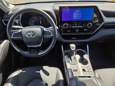 Used 2024 Toyota Highlander Limited AWD/4WD image 22