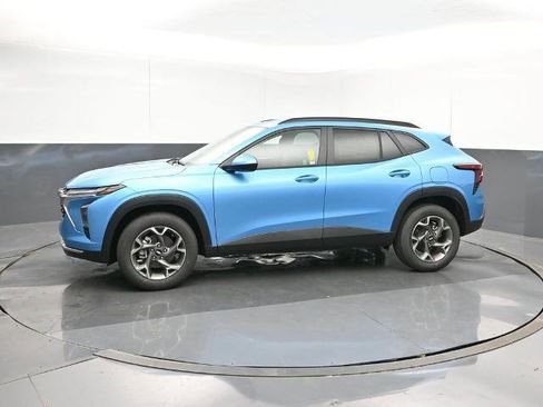 New 2026 Chevrolet Trax LT w/ Driver Confidence Package image 2