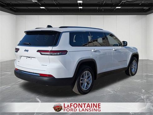 Used 2023 Jeep Grand Cherokee L Laredo image 5