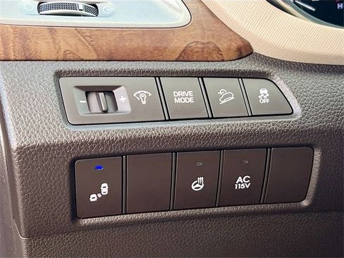 Used 2018 Hyundai Santa Fe SE image 10