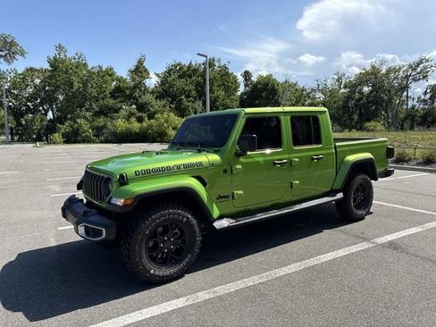 Used 2025 Jeep Gladiator Sport AWD/4WD image 7