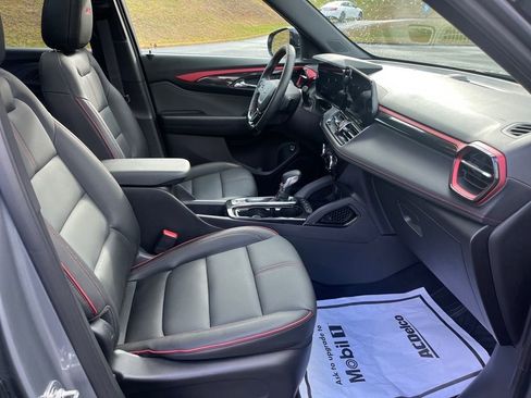 Used 2025 Chevrolet TrailBlazer RS w/ Convenience Package image 29