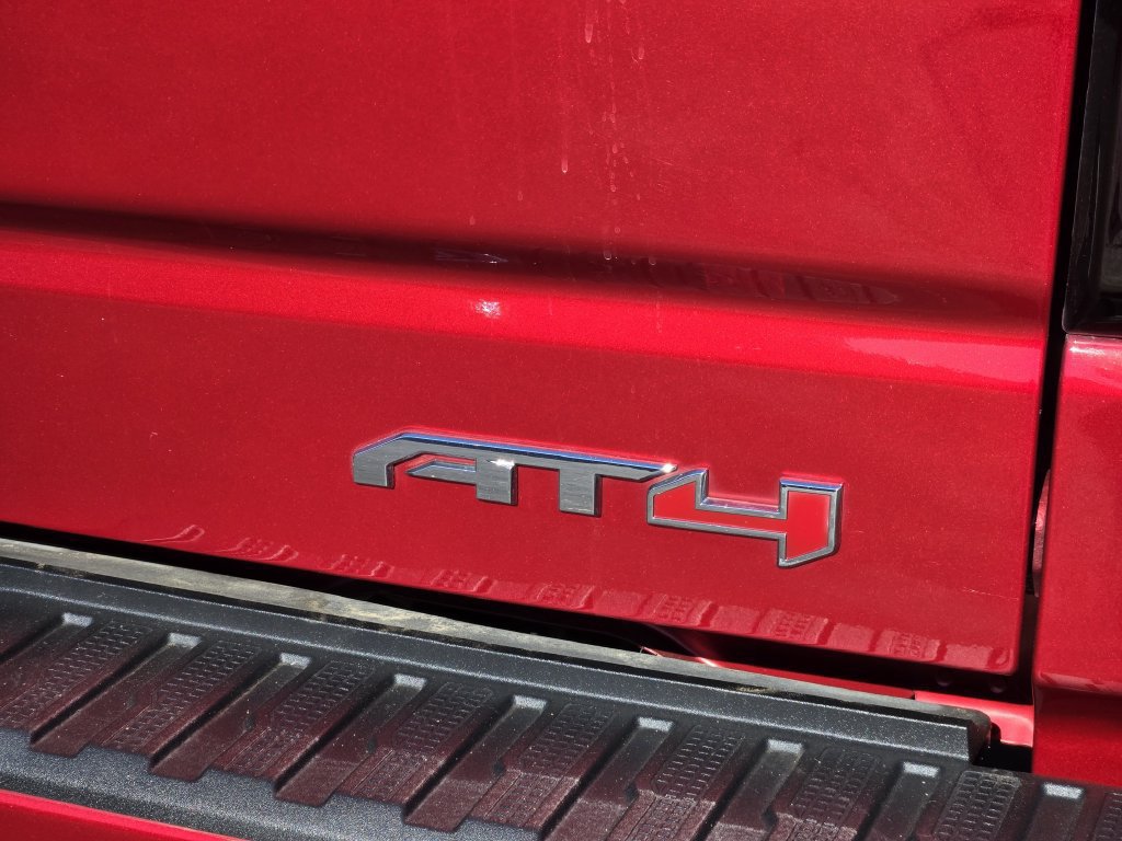 Certified 2023 GMC Sierra 1500 AT4 w/ Technology Package AWD/4WD image 8