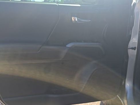 Used 2021 Toyota Tacoma TRD Off-Road image 15