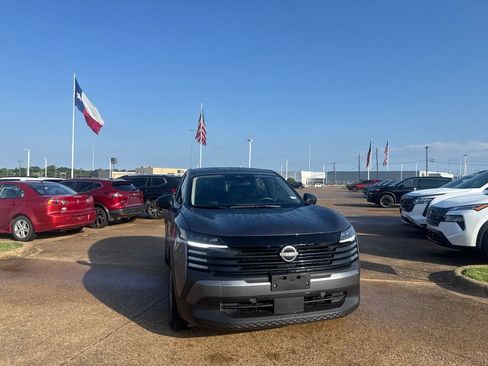 Used 2026 Nissan Kicks S FWD image 3