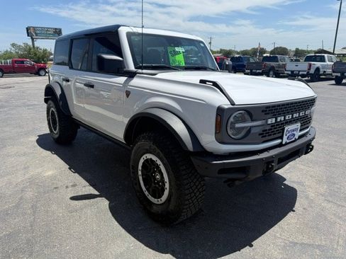Used 2024 Ford Bronco Badlands w/ Sasquatch Package AWD/4WD image 4