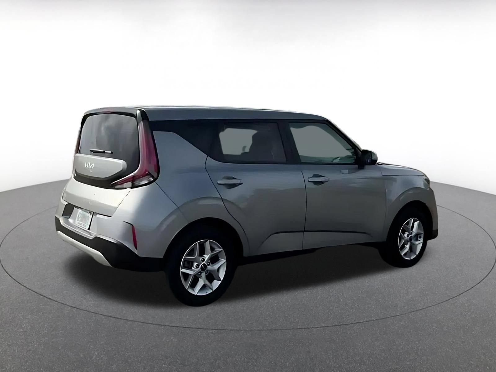 Used 2025 Kia Soul LX w/ LX Technology Package FWD image 13