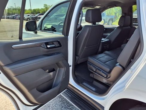 Used 2025 Chevrolet Tahoe LT AWD/4WD image 42