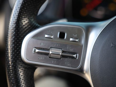 Used 2021 Mercedes-Benz GLB 250 image 32