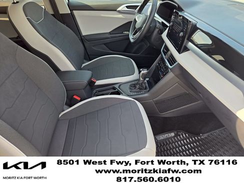 Used 2025 Volkswagen Taos SE FWD image 11