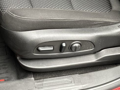 Certified 2023 GMC Acadia SLE w/ Driver Convenience Package image 10